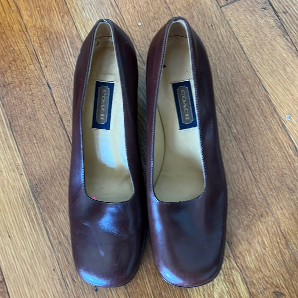 Coach beautiful brown leather brand new never worn low heel shoes
